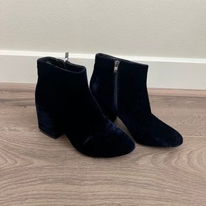 French Connection Navy Croc Velvet Dilyla Almond Block Heel Booties (Size 7.5)